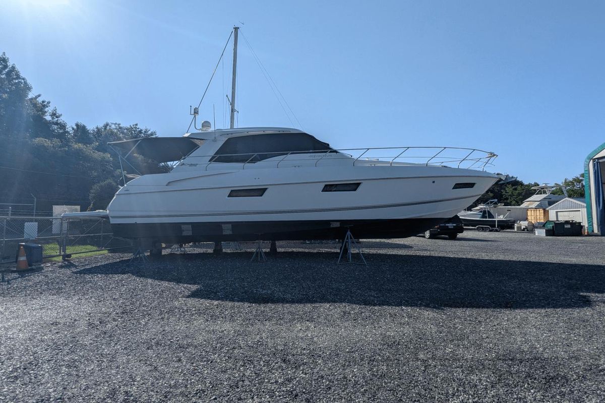 2013 Cruisers Yachts 48 