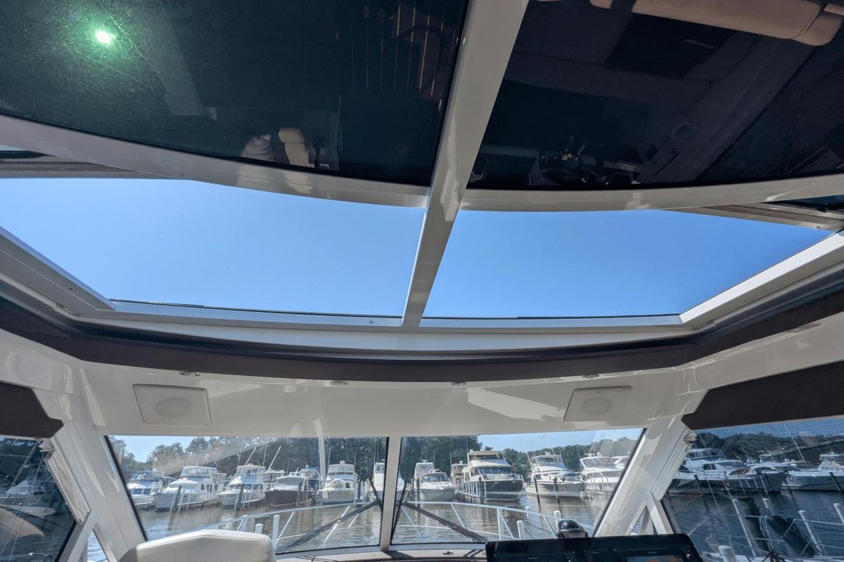 2013 Cruisers Yachts 48 