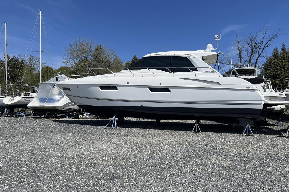 2013 Cruisers Yachts 48 