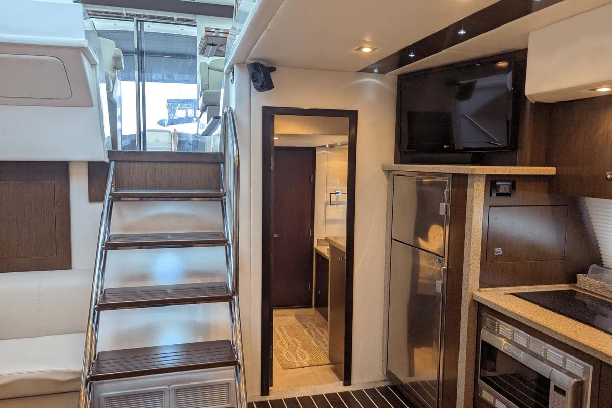 2013 Cruisers Yachts 48 