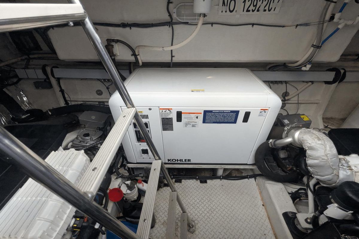 2013 Cruisers Yachts 48 