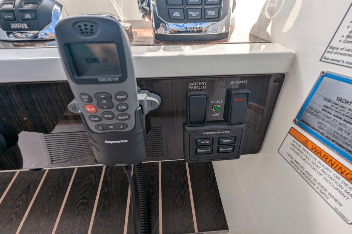 2013 Cruisers Yachts 48 