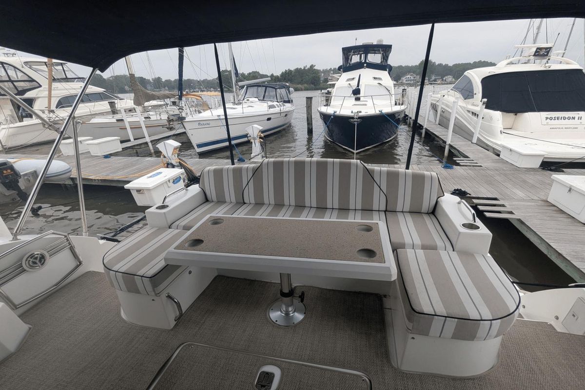 2013 Cruisers Yachts 48 