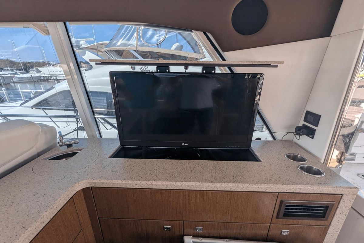 2013 Cruisers Yachts 48 