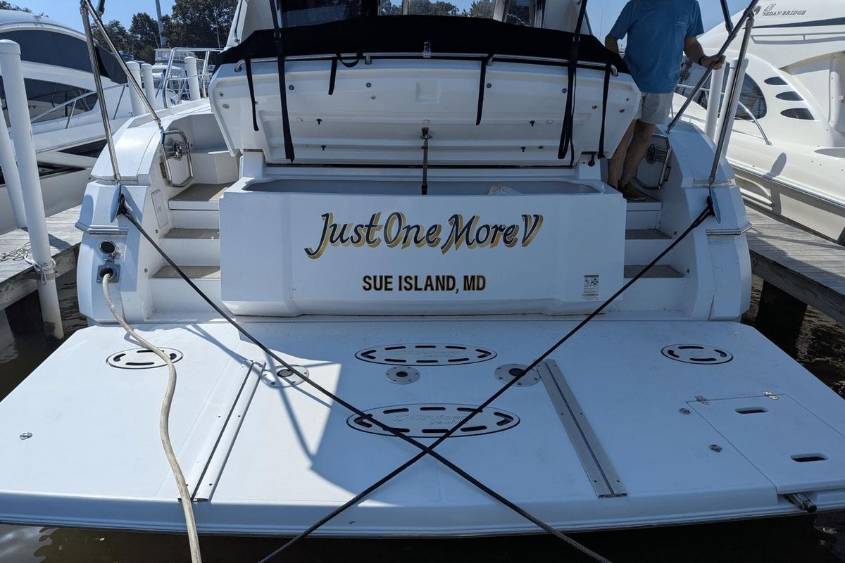 2013 Cruisers Yachts 48 