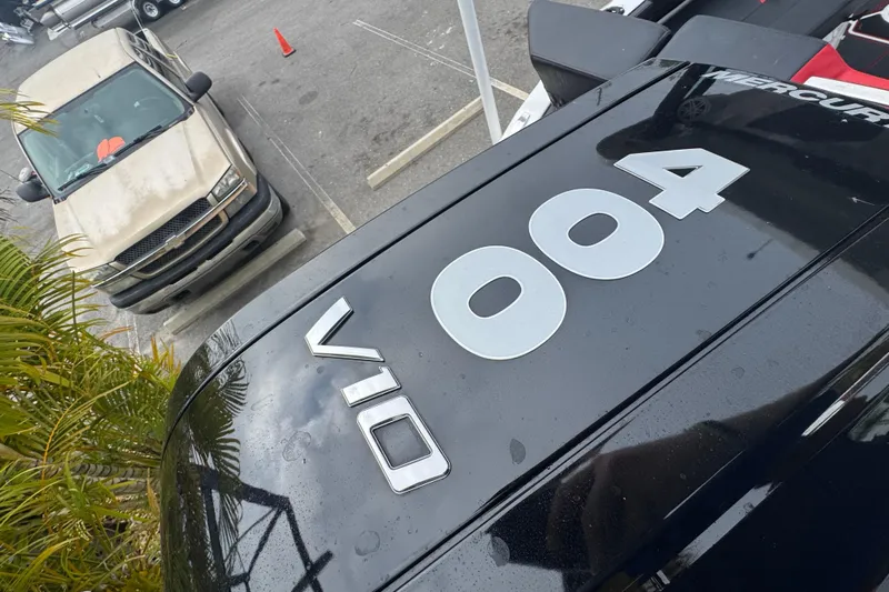  Yacht Photos Pics Close-up of a 2025 Monterey Elite 27 OB boat engine with V10 400 branding.