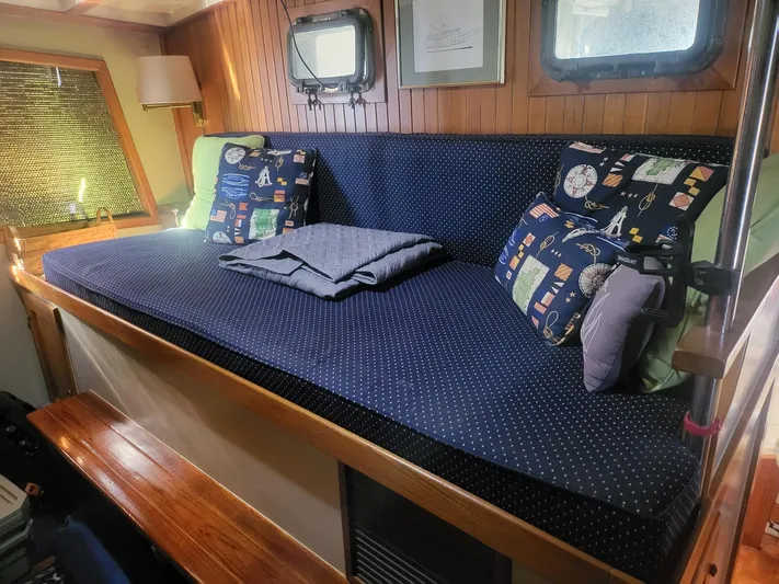 Nancy Lee Yacht Photos Pics Pilothouse Settee