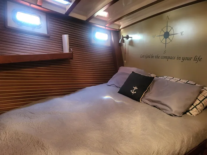 Nancy Lee Yacht Photos Pics Master Cabin Pullman Berth