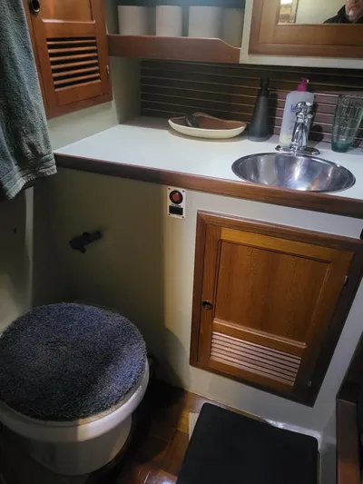 Nancy Lee Yacht Photos Pics Guest Head