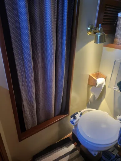 Nancy Lee Yacht Photos Pics Master Cabin Head w/Shower