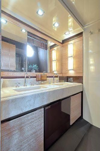 2011 Azimut 70 