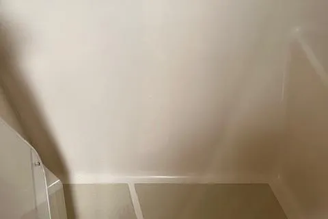 Agandau Yacht Photos Pics Interior view of a 2003 Caliber 40LRC boat shower area.