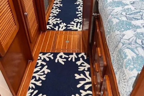 Agandau Yacht Photos Pics Caliber 40LRC 2003 yacht interior with wooden flooring and nautical-themed rugs.