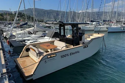 2021 X Shore Eelex 8000