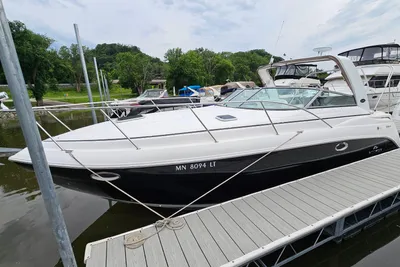 Rinker 320 Express Cruiser