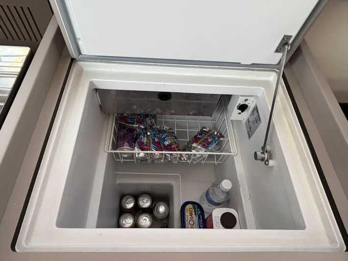 Aveyron Yacht Photos Pics 