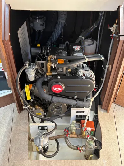 Aveyron Yacht Photos Pics 