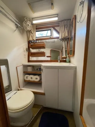 Molly Starr Yacht Photos Pics 