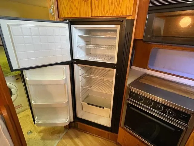 Molly Starr Yacht Photos Pics 