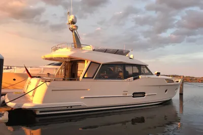 2014 Greenline 48 Fly