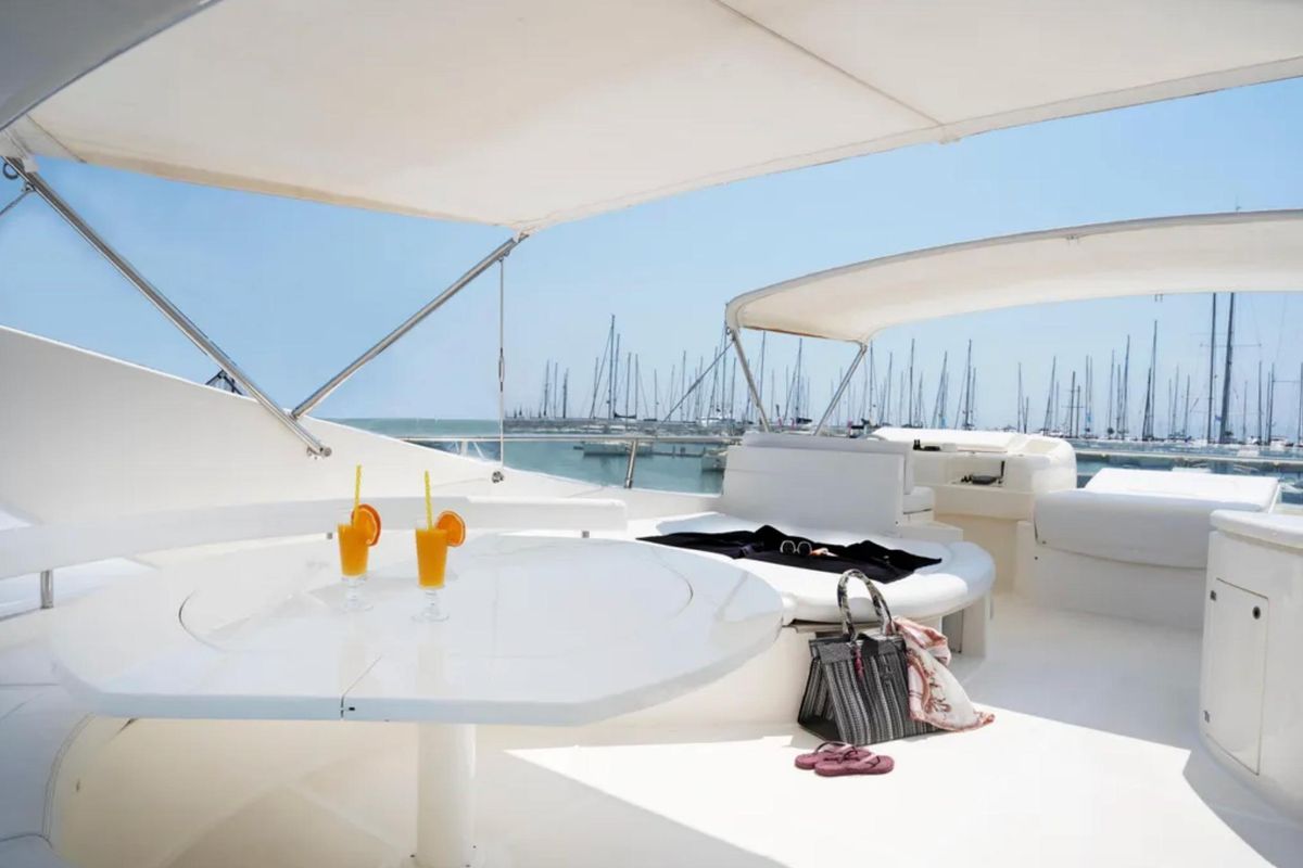 2003 Ferretti Yachts 76 