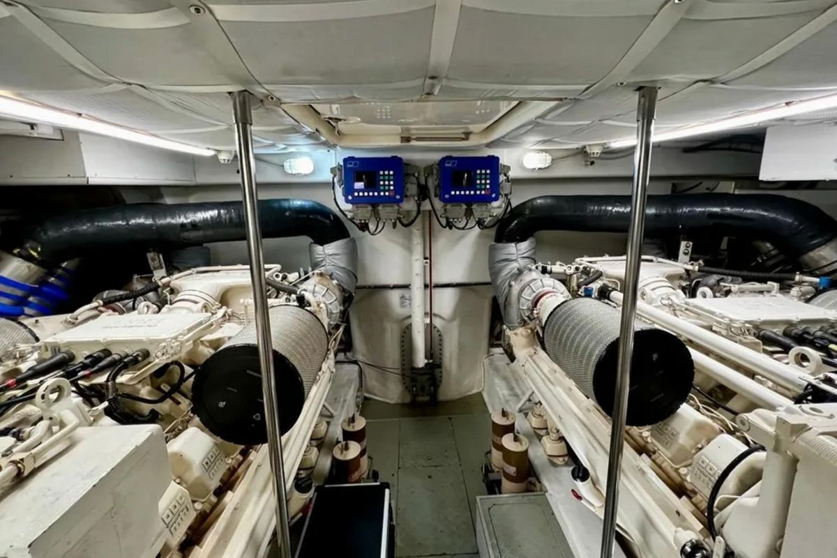 2003 Ferretti Yachts 76 