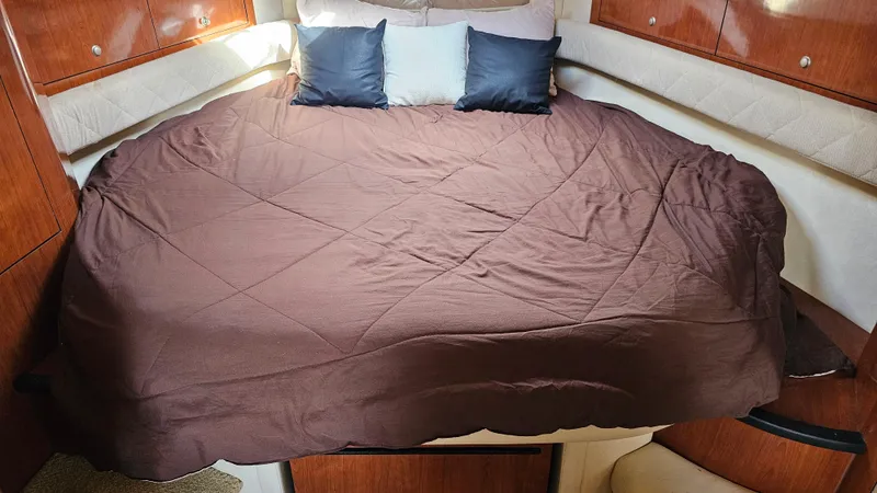 Sea Jazz Yacht Photos Pics Luxurious cabin interior of 2007 Sea Ray 340 Sundancer with cozy bedding.