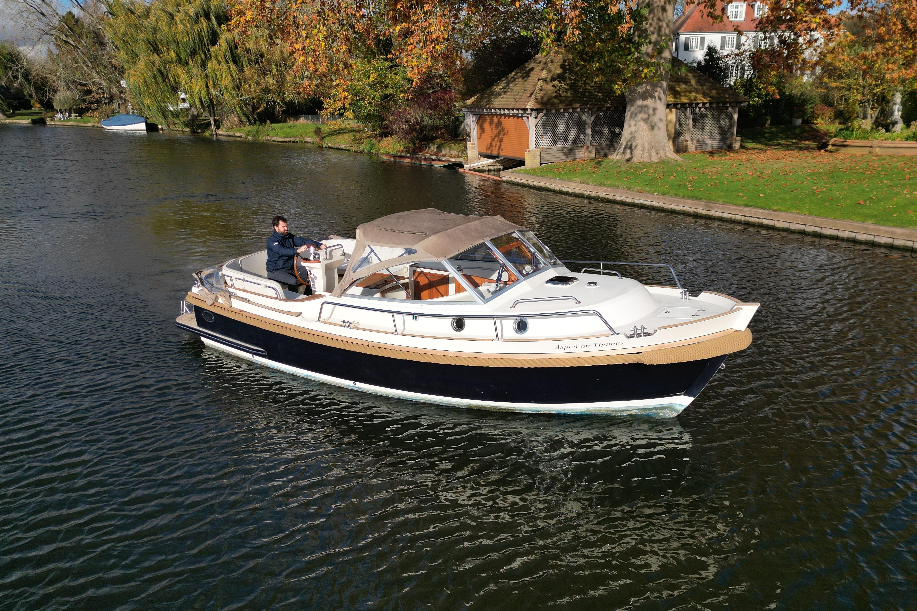 2011 Intercruiser 27 Cabin