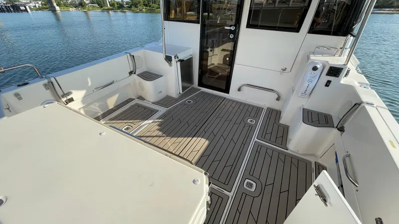  Yacht Photos Pics 2022 Cutwater C-32 Sedan boat deck with modern design and spacious layout.