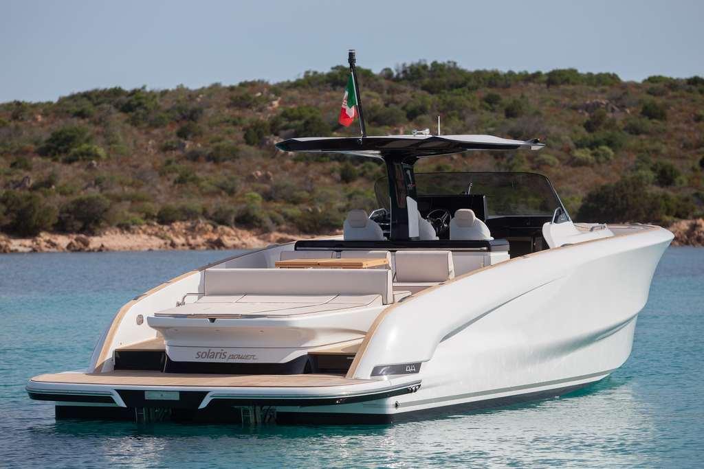 solaris yacht a motore