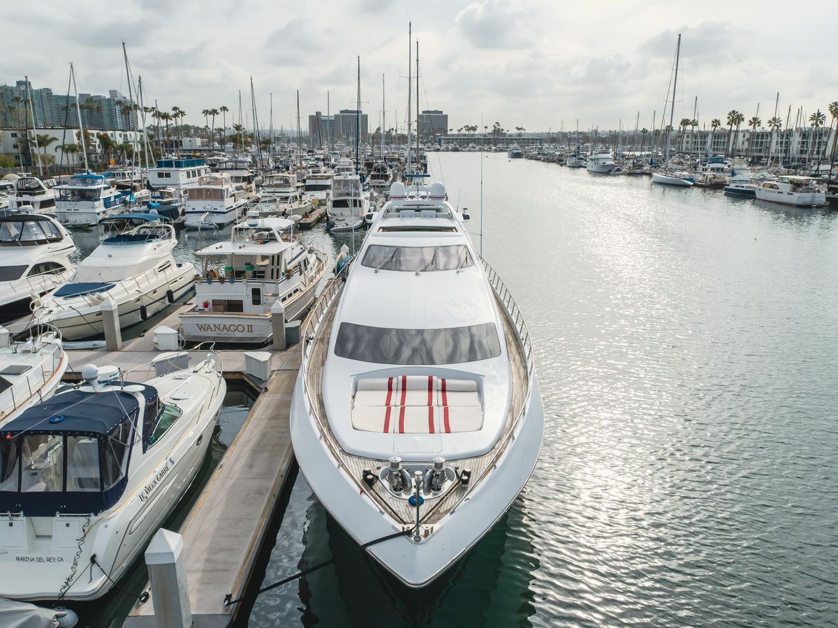 2004 Mangusta 105 