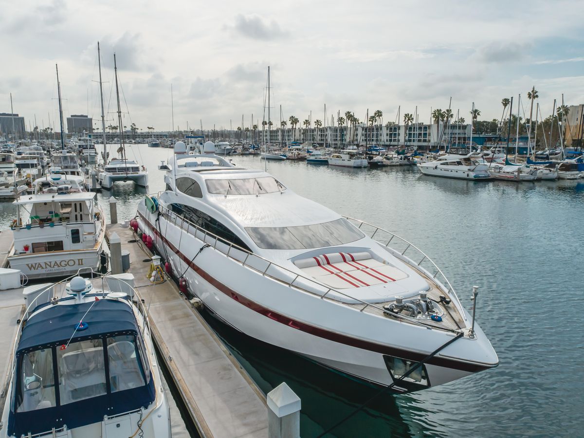 2004 Mangusta 105 