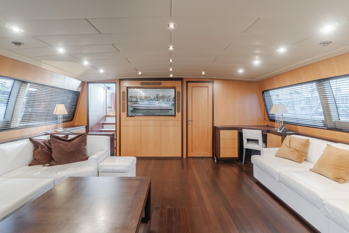 2004 Mangusta 105 