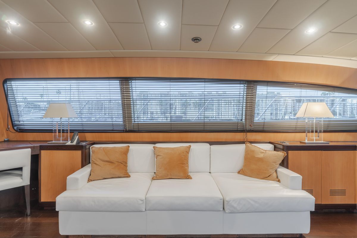 2004 Mangusta 105 
