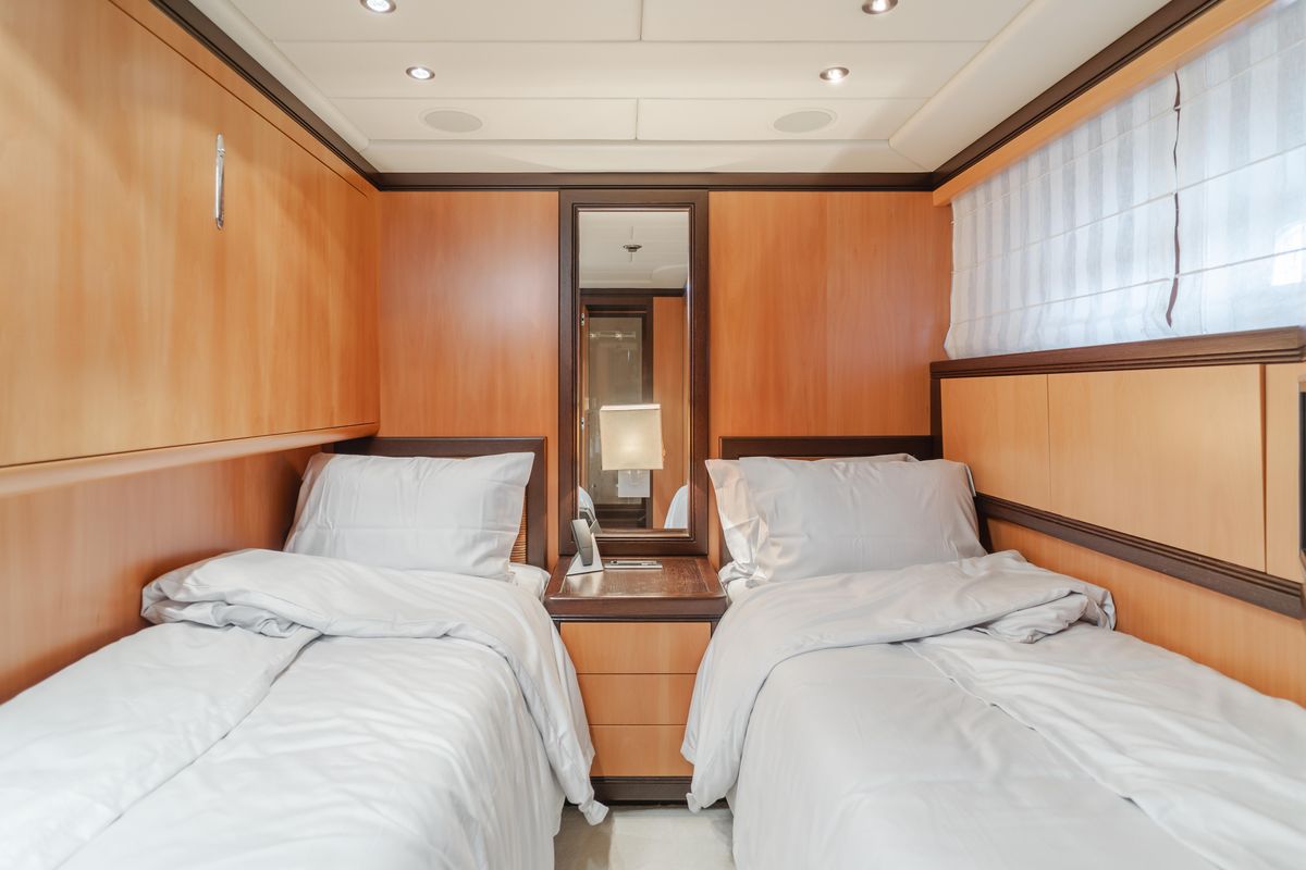 2004 Mangusta 105 