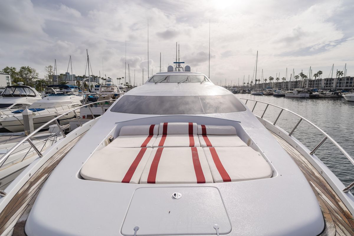 2004 Mangusta 105 