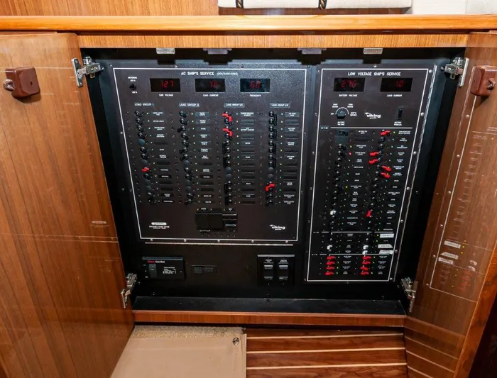  Yacht Photos Pics 2006 45 Viking Convertible Breakers