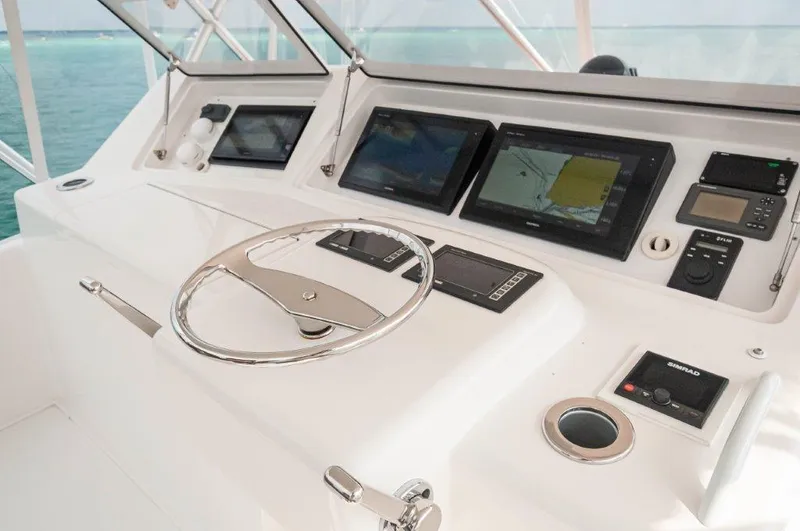  Yacht Photos Pics 2006 45 Viking Convertible Helm (2)