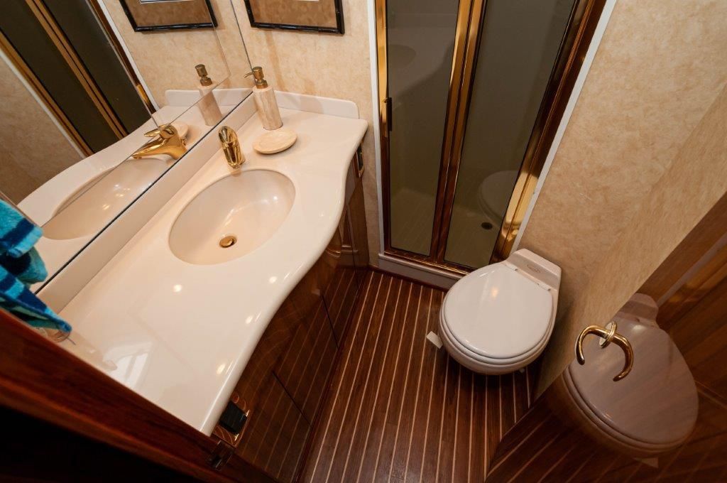 2006 Viking 45 