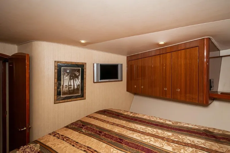  Yacht Photos Pics 2006 45 Viking Convertible Master SR (1)