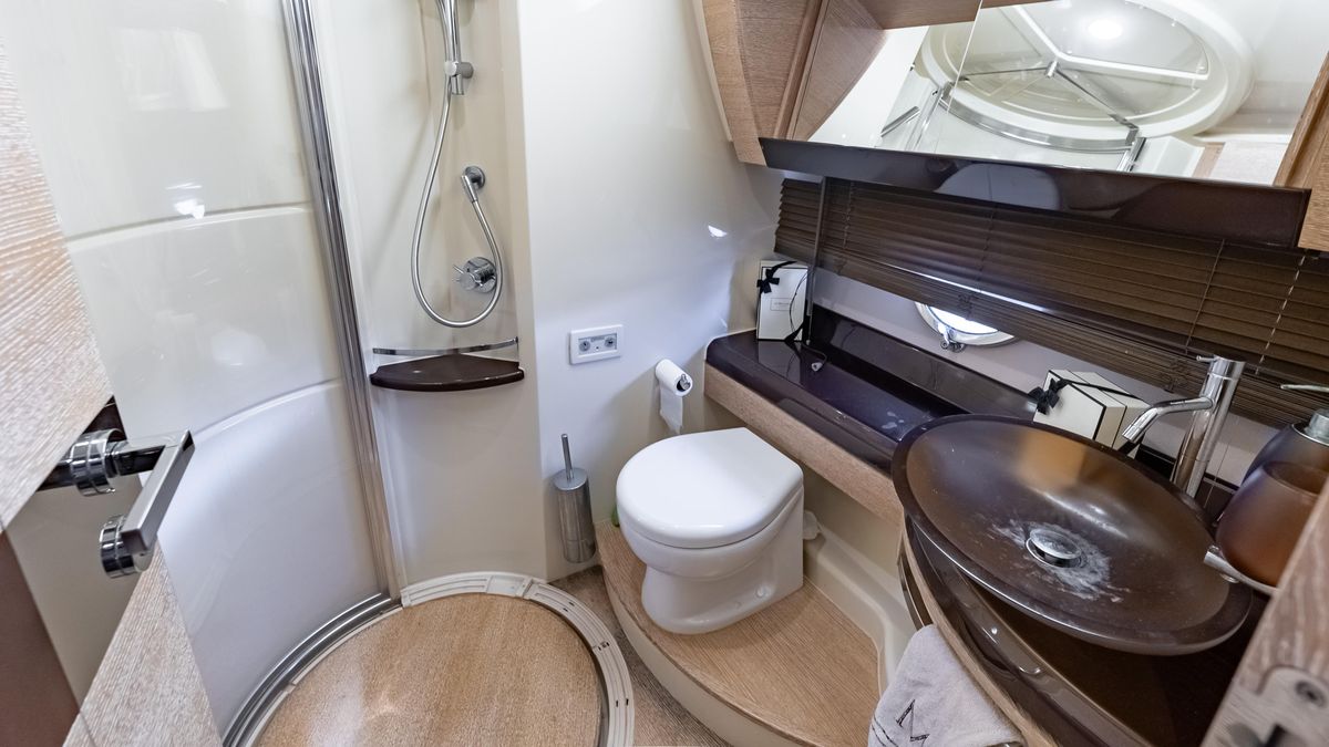 2011 Azimut 58 