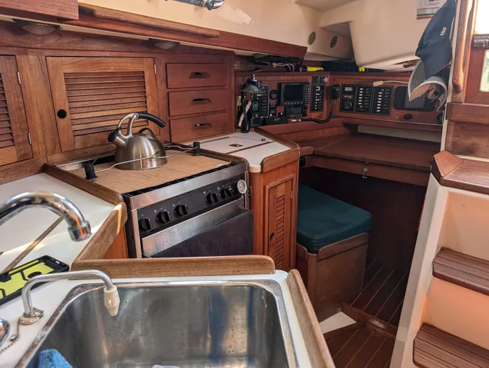 Highlander Yacht Photos Pics Tartan 3500 Highlander