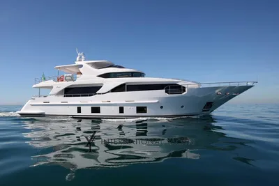 Benetti Delfino 93'
