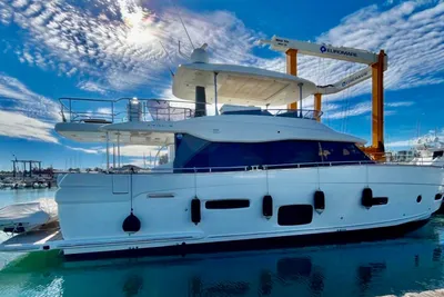 2017 Azimut Magellano 66