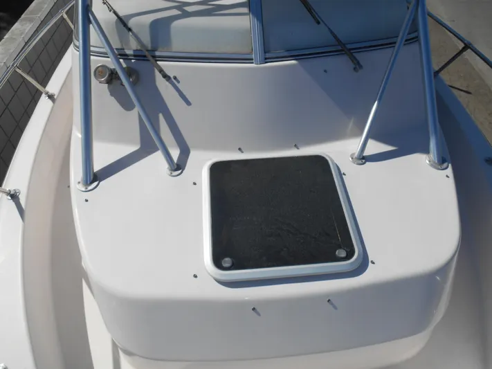 Strike Zone Yacht Photos Pics 2002 Grady-White 282 Sailfish boat deck with hatch and railing.