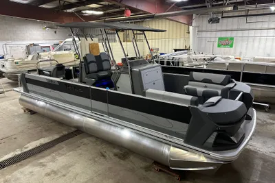 Tahoe Geofish CRF 2585 Tritoon & Honda 4-Stroke EFI