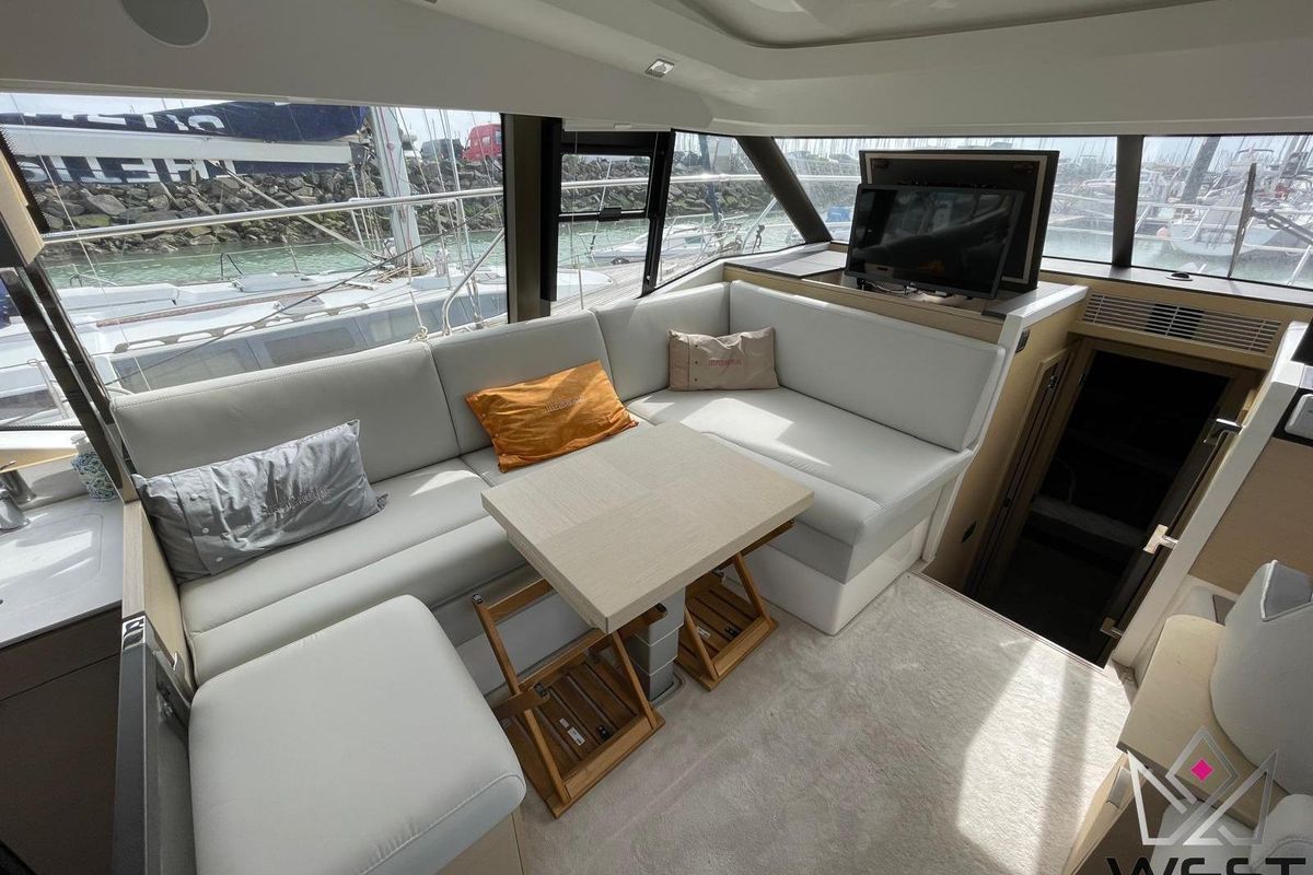 2023 Prestige 42 
