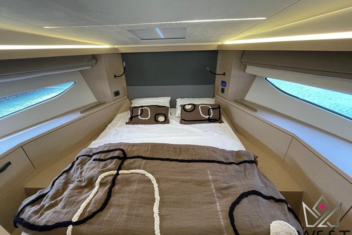 2023 Prestige 42 