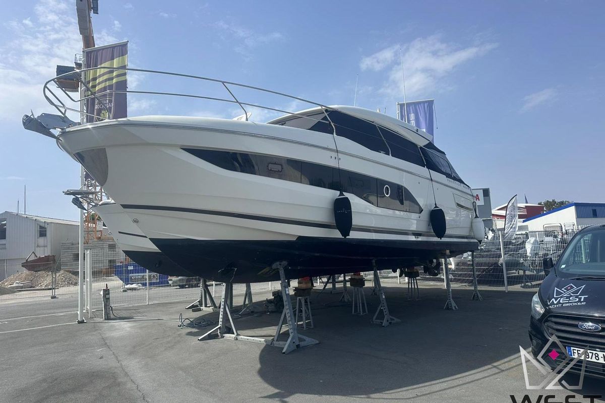2023 Prestige 42 