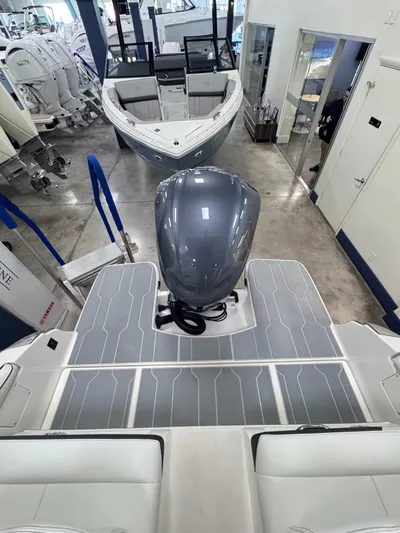  Yacht Photos Pics 2025 REGAL LX4 - Image 10